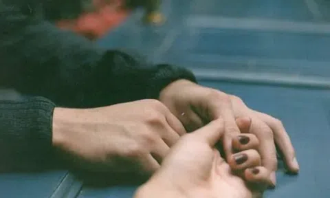 Muốn giữ, tốt nhất hãy buông tay