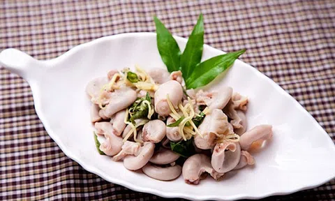 Mẹo làm sạch và luộc lòng heo thơm ngon, giòn sần sật như ngoài hàng