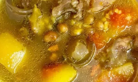 Nấu cháo đuôi bò, chân bò đãi cả nhà ngày nắng nóng