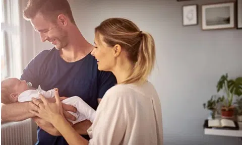 8 cách để củng cố hôn nhân vững mạnh hơn khi vừa `lên chức` cha mẹ