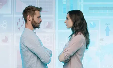 “Khi ta yêu là đúng, hết yêu rồi thì là sai”