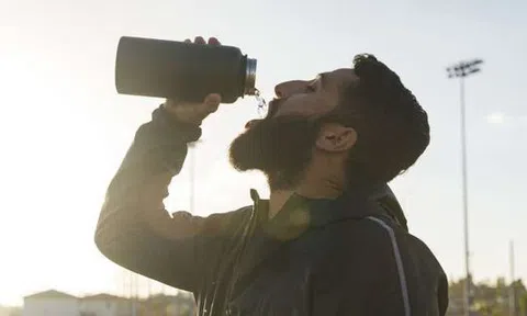 5 hiểu lầm về uống nước có thể gây hại cho sức khỏe