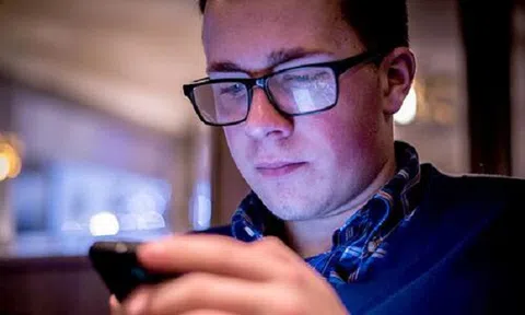 Tìm tình một đêm, chồng \'va\' trúng vợ trên ứng dụng hẹn hò