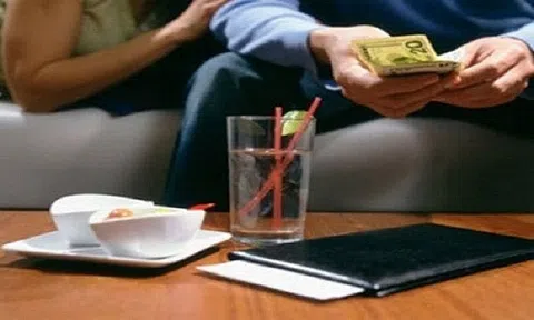 Có nên tiếp tục khi bạn trai “đo lọ nước mắm, đếm củ dưa hành”?