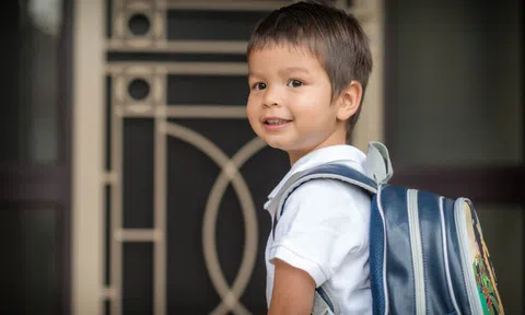 8 việc bố mẹ cần làm để con bắt đầu đi học lớp 1 vui vẻ, hào hứng