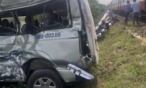 Tàu SE27 đi từ Đà Nẵng vào TP.HCM tông ô tô 16 chỗ khiến 3 người tử vong