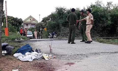 Quảng Bình: Lách xe qua rào chắn đã hạ, người phụ nữ bị tàu cán tử vong