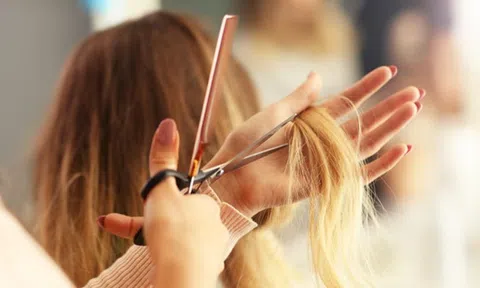 Vì sao phụ nữ lại muốn cắt tóc khi buồn, thất tình, đổi việc?