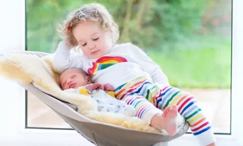 Cha mẹ đừng thiếu nhạy cảm khi báo tin con sắp được làm anh/chị