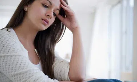 Ghê sợ ánh mắt và những biểu hiện lạ của anh trai chồng