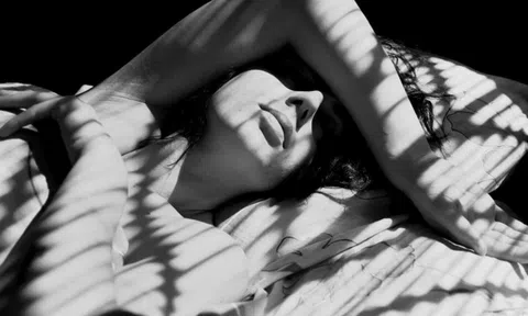 Vừa có người yêu mới, người yêu cũ bỗng xuất hiện đòi nối lại tình xưa