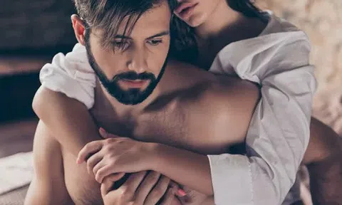 Bí mật sau sự tử tế bất ngờ của ông hàng xóm độc thân keo kiệt