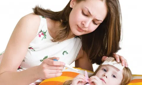 Cách xử trí tại nhà khi trẻ bị sốt virus giúp bé nhanh hồi phục