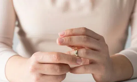 Vợ nằng nặc đòi ly dị vì chồng quá yêu chiều