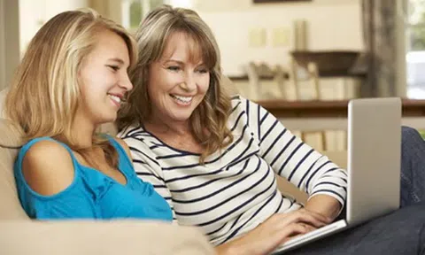 Hãy là `cha mẹ tích cực` để cùng con bước qua tuổi dậy thì