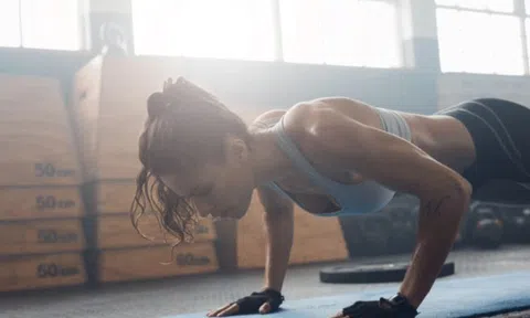 Điều gì xảy ra khi bạn hít đất mỗi ngày?