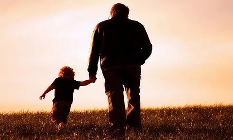 Soup sáng: Cô bé lấy hết dũng khí gọi cha dượng là ba sau 10 năm chung sống