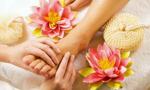 Học cách massage bàn chân giảm đau cơ thể