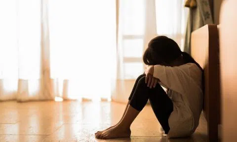 Người tình bỏ trốn trong lúc tôi bị vợ anh đánh ghen