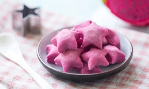 Cách làm món bánh thanh long giòn thơm, bắt mắt cho bé ăn vặt cực chuẩn