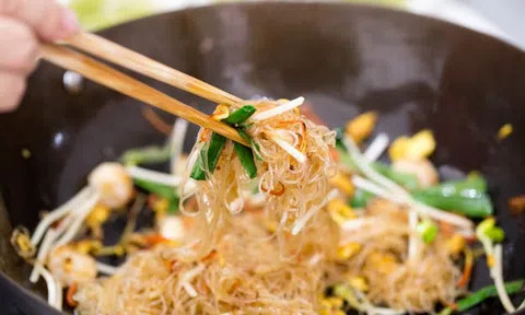 Bí quyết xào miến không bị dính tuyệt ngon