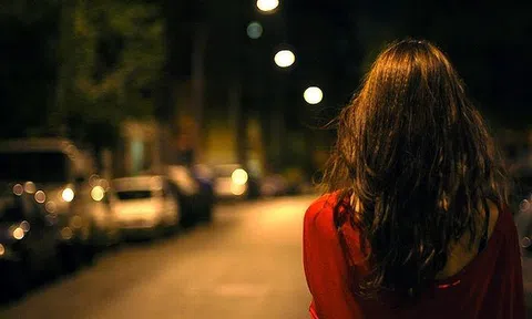 Phụ nữ thấy cô đơn nhất khi nào?