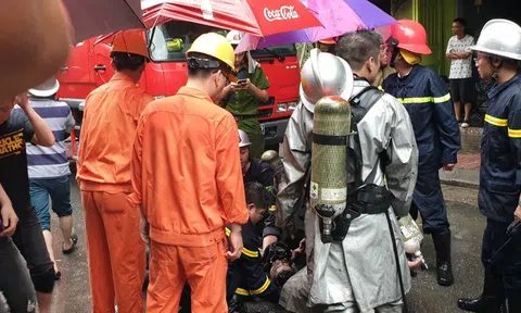 Giải cứu thành công người đàn ông bị mắc kẹt, ngạt khói trong đám cháy tại Hà Nội