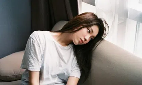 Chán nản vì chồng mới cưới bị mẹ “quản” thu nhập