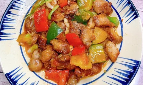 Thịt gà xào chua ngọt tốn cơm không tưởng, bé nào cũng ăn thun thút