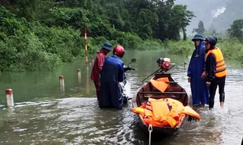 Mất tin tức của vợ chồng người Rục lên hang đá tránh lũ