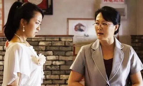 Đòi lấy tiền mừng cưới mua nhà to, nàng dâu lãnh nguyên cái tát đau điếng