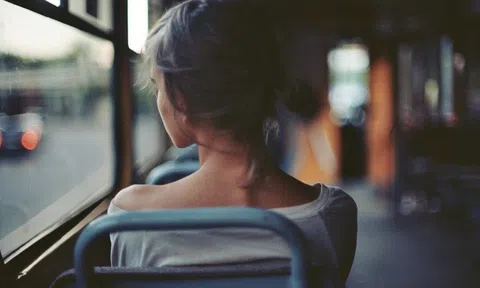 Khó chịu nhất không phải yêu đơn phương mà là mối quan hệ lưng chừng