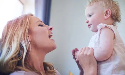 Phát triển kỹ năng ngôn ngữ cho con trong những năm đầu đời