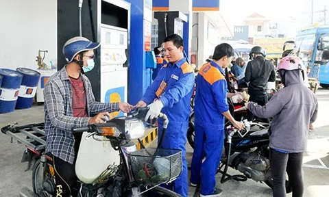 Giá xăng dầu đồng loạt tăng mạnh từ 18h00 chiều nay