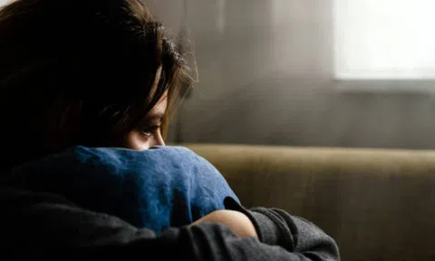 Tối nào chồng cũng say vì tôi ngoại tình với bạn anh