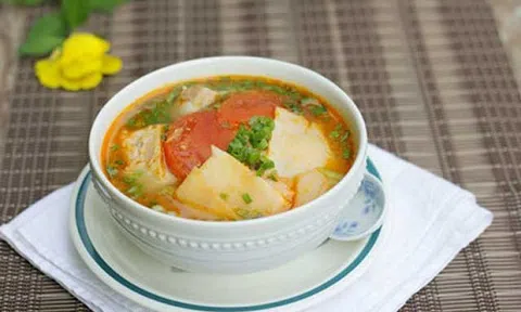 Canh măng chua ấm nóng cho bữa cơm gia đình ngày giao mùa