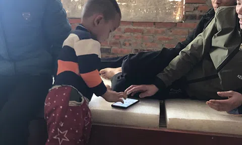 Cái Tết không trọn vẹn của cậu bé 4 tuổi tại làng HIV