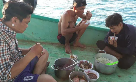 Nhớ “người thầy đưa tin” 1 năm tuổi