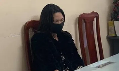 Bắt quả tang 2 cô gái "đi khách" trong nhà nghỉ: Chủ quán massage bao giá 800.000/ lượt