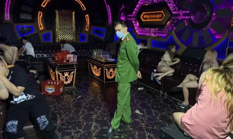 5 học sinh THPT cùng nhóm bạn "phê ma túy" tại quán karaoke lúc rạng sáng