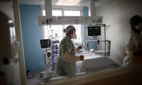 Dịch Covid-19 khiến số người chết tại Pháp năm 2020 cao nhất trong 70 năm