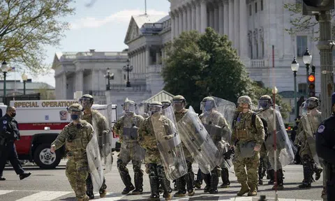 Mỹ: Đồi Capitol lại bị tấn công, 2 cảnh sát thương vong