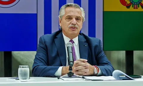 Argentina: Tổng thống Alberto Fernandez dương tính SARS-CoV-2 dù đã tiêm vaccine