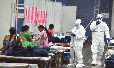 Đổ xô đi lễ hội, Ấn Độ “vỡ trận” liên hồi vì Covid-19