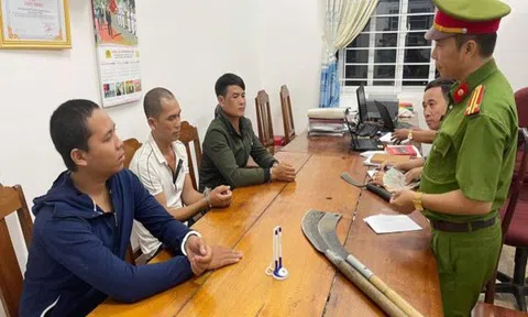 Tạm giữ nhóm thanh niên dùng dao chặn xe, đánh đập rồi cướp tiền của tài xế