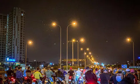Khởi tố vụ hàng trăm "quái xế" chặn đường cao tốc để đua xe trái phép