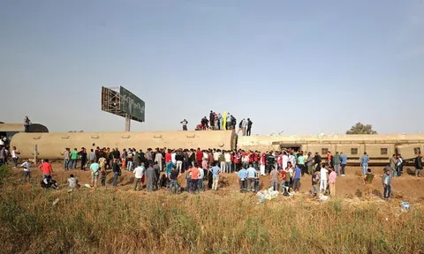 Ai Cập: Tàu hỏa bị trật khỏi đường ray, hơn 100 người thương vong