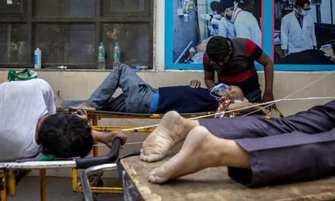 Ấn Độ: Rút ống thở người già để nhường oxy cứu người trẻ