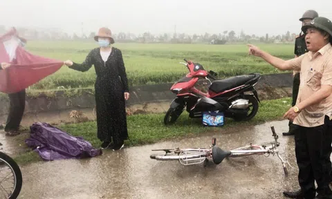 Học sinh lớp 4 bị sét đánh tử vong trên đường đi học về