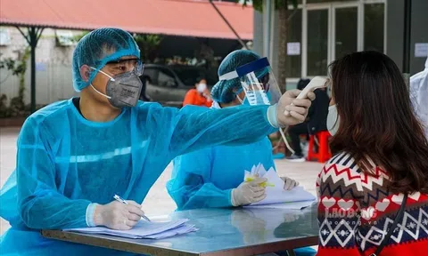 Có bác sĩ mắc COVID-19, bệnh viện Bệnh nhiệt đới Trung ương tạm dừng nhận bệnh nhân nội trú